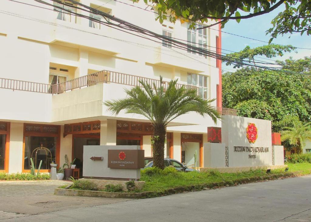Rizen Padjadjaran Hotel Bogor Exterior foto